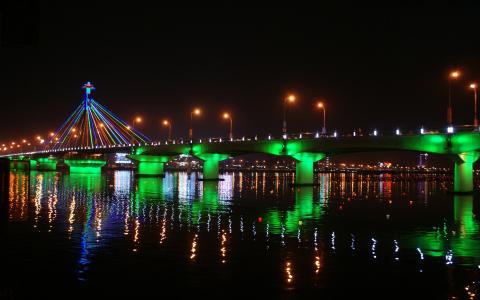 汉江，韩国桥，美丽的照明，夜晚，水中的倒影壁纸