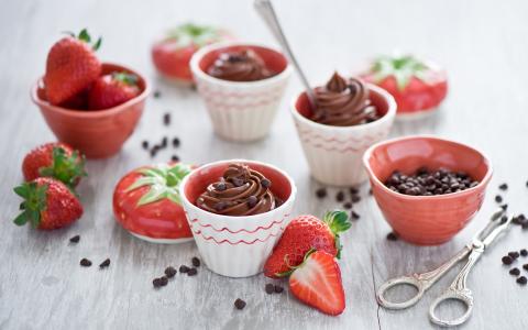 甜巧克力奶油，水果草莓壁纸