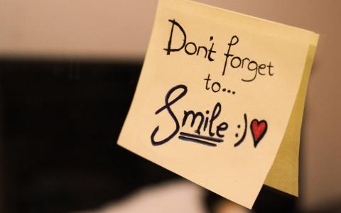 不要忘记微笑壁纸