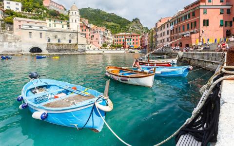韦尔纳扎，意大利，五渔村，利古里亚海岸，码头，船，房子壁纸