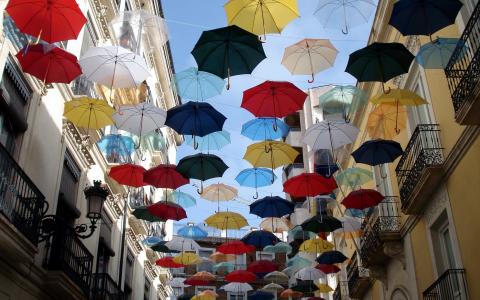 雨伞的城市壁纸