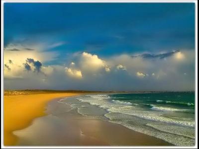 在晴朗的日子海滩云泡沫安静沙天空波高清壁纸