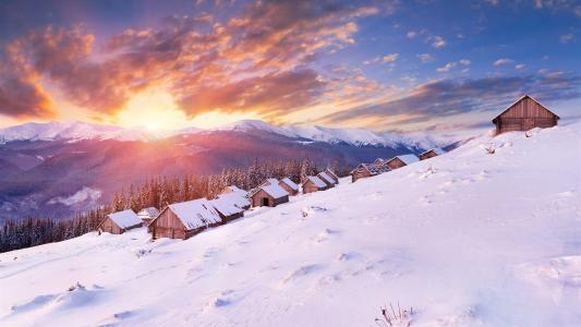 山，房子，冬季，厚厚的积雪，寒冷，太阳的壁纸