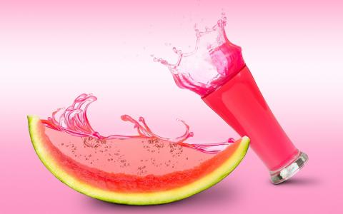 西瓜汁，玻璃杯，粉红色壁纸