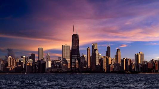 芝加哥，伊利诺伊州，城市，河，摩天大楼，晚上，紫色的天空，日落壁纸