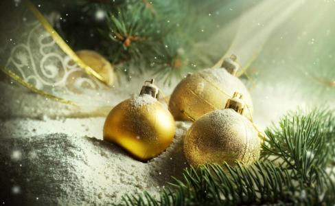圣诞装饰品，气球，黄金，雪，针，线程壁纸