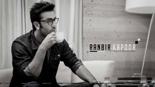 Ranbir卡普尔喝咖啡壁纸