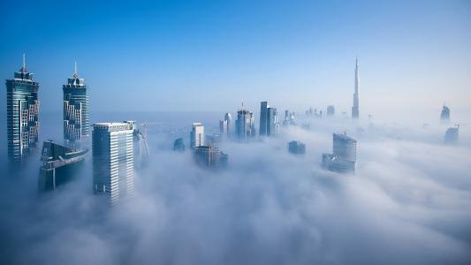 有雾在迪拜市免费高清宽屏的壁纸