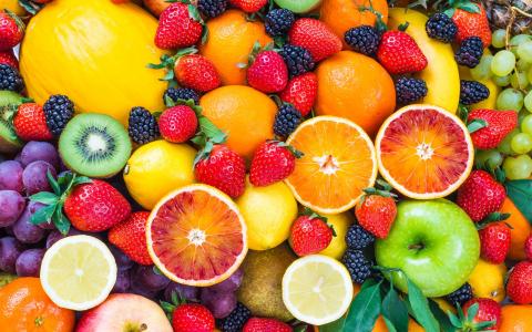 新鲜的水果，草莓，覆盆子，橙，苹果，猕猴桃，葡萄的壁纸