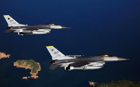 两架F 16战隼飞机壁纸