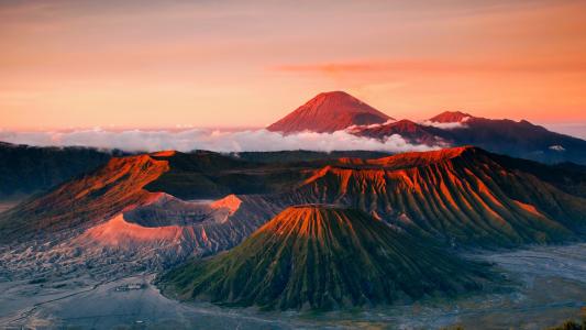 印度尼西亚，爪哇，腾格尔火山，高山景观，雾壁纸