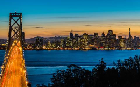 海湾大桥，奥克兰，旧金山，加利福尼亚州，美国，夜晚，城市的灯光壁纸