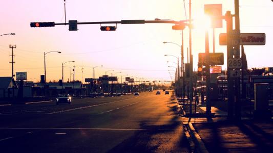 道路，汽车，交通灯，阳光，城市壁纸