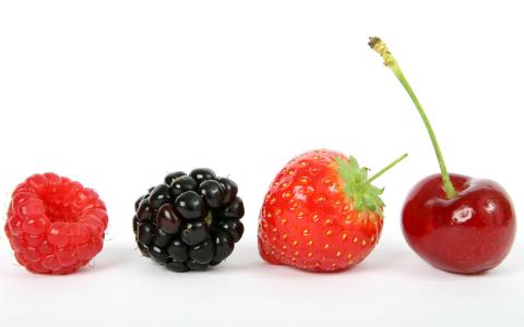水果特写，覆盆子，黑莓，草莓，樱桃，白色背景壁纸