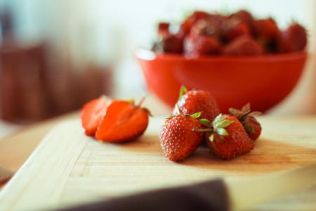 准备切草莓
