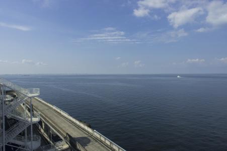从Umihotaru可以看到东京湾和高速公路的免费照片