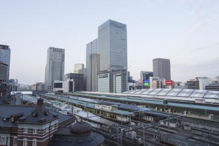 东京车站之家和周边建筑的免费照片