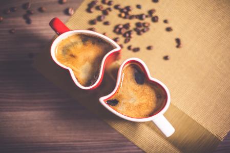 可爱和浪漫的心脏咖啡杯