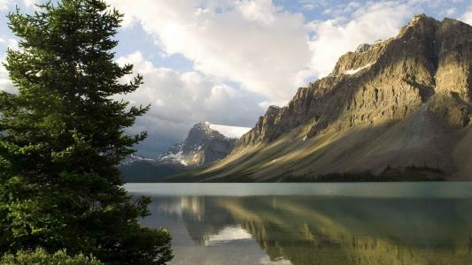 加拿大，山，湖，天空，水，反射，绿树，云，美丽