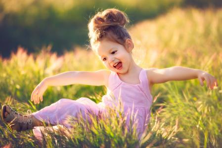 Edie Layland，孩子，女孩，婴儿，裙子，凉鞋，自然，夏天，领域，草，喜悦