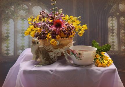 静物，静物，桌子，桌布，织物，花边，框，鲜花，杯，茶，雕像，猫，窗口，彩色玻璃