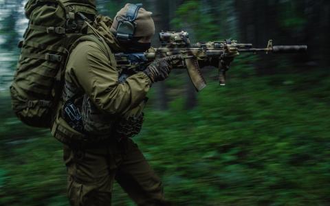 AK-12，森林，背包，步兵，射手