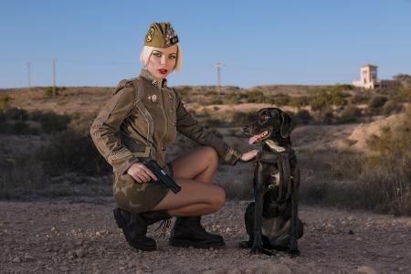 女孩，制服，武器，狗，边框