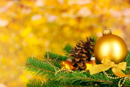 新年，假期，圣诞节，新年，圣诞，圣诞装饰品，玩具，球，黄色，毛皮树，人字形，凹凸，模糊，背景，壁纸，宽屏，全屏，宽屏，高清壁纸，背景，壁纸