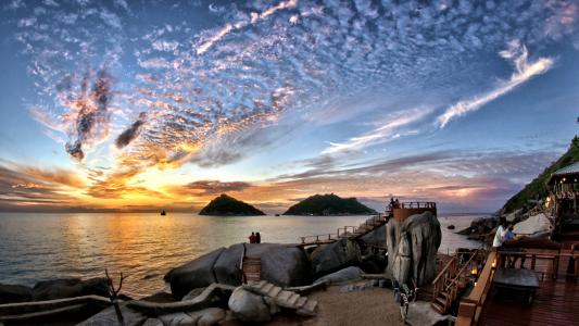 泰国，泰国湾，涛岛，“海龟岛”，晚上，岸边，石头，观景台，咖啡馆，游客，天空，云，日落，放松的天堂