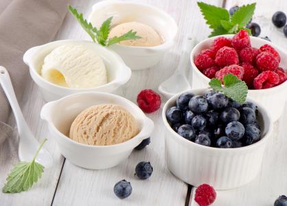冰淇淋，浆果，覆盆子，蓝莓，蓝莓，kremanki，甜点，甜，薄荷