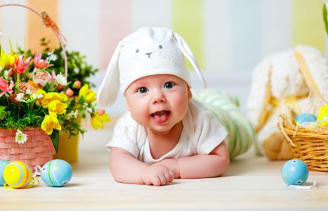 复活节，假期，孩子，婴儿，婴儿，帽，耳朵，篮子，鲜花，鸡蛋，krashenki，玩具，兔子