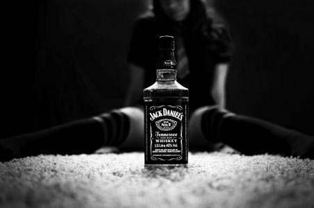 杰克丹尼尔斯，威士忌，黑色和白色背景，照片，创意