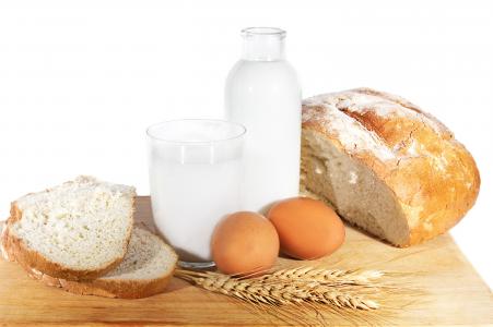 面包，鸡蛋，简单的食物，水罐，食物，小麦，牛奶