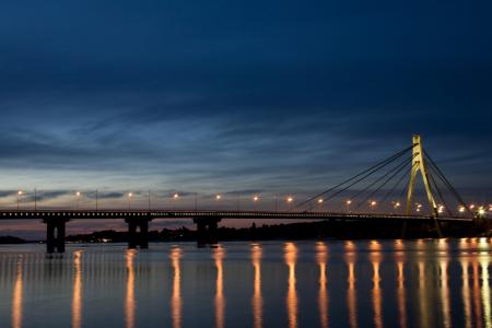 基辅，第聂伯河，莫斯科桥，夜晚
