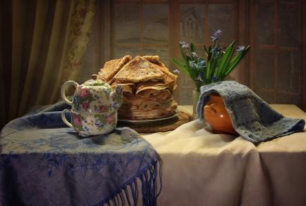 桌子，桌布，围巾，茶壶，毛巾，板，薄煎饼，krynka，鲜花，窗口