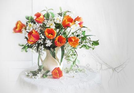 春天的花束，水罐，鲜花，阿拉·舍甫琴科