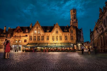 比利时，布鲁日，晚上，建筑物，咖啡厅，广场，灯光，照明，天空，美女