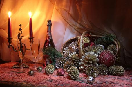 静物，布，篮子，颠簸，玩具，球，蜡烛，瓶，香槟，眼镜，假期，新年，圣诞节