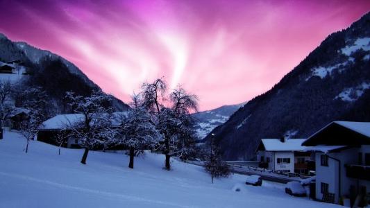 闪耀，冬天粉红色，在山上