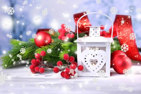 圣诞节，新年，圣诞节，新年，灯笼，手电筒，白，球，红色，玩具，圣诞节，冬青，冬青，分支机构，云杉，风景，雪花，假期，冬天