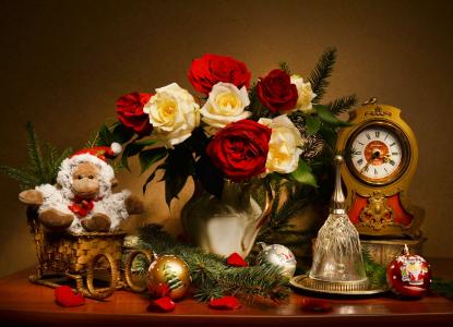瓦伦蒂娜科洛娃，静物，水罐，鲜花，玫瑰，分支机构，云杉，时钟，钟，玩具，新的一年