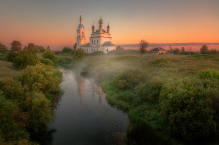 早上，绿化，河流，教堂，Savinsky