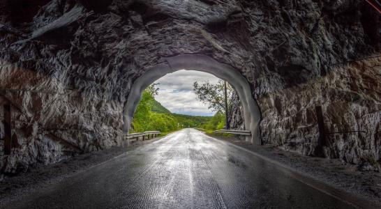 从Sulithjelma隧道，隧道，道路