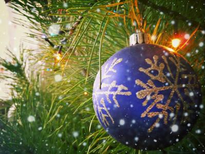 新年的球，雪，圣诞树，新的一年，灯火