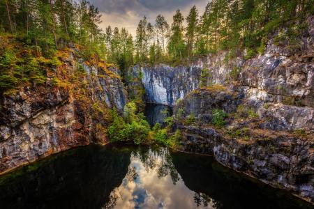 瑞典，Grythyttan，峡谷，岩石，树木，性质
