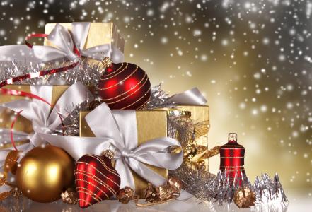 礼物，箱子，球，球，新年，圣诞节，玩具，红色，金子，丝带，雪，新年，圣诞节