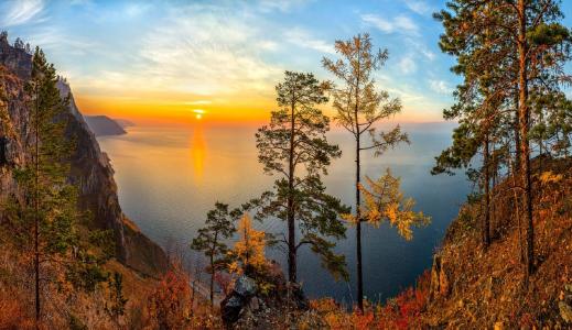 贝加尔湖，秋天，黎明，落叶松，石头，岸边，山脉，拉什科夫费多尔