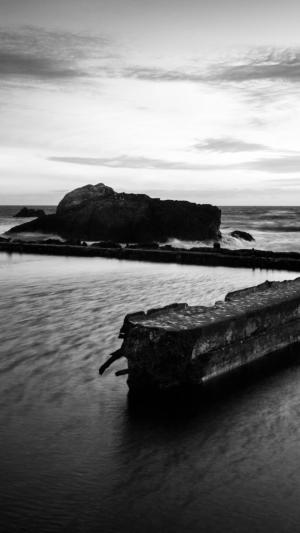 海滩岸岩黑白色iPhone 6加高清壁纸
