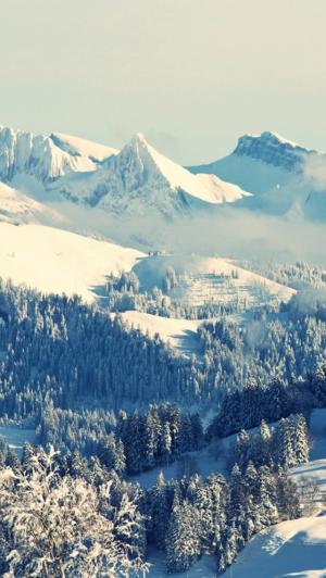 风景秀丽的冬季山风景iPhone 5壁纸