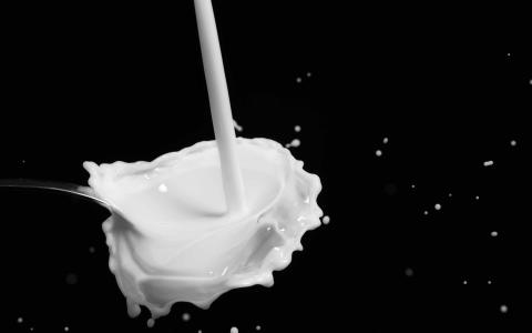 牛奶滴水Mac壁纸